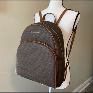 MICHAEL KORS Jet Set Abbey Backpack